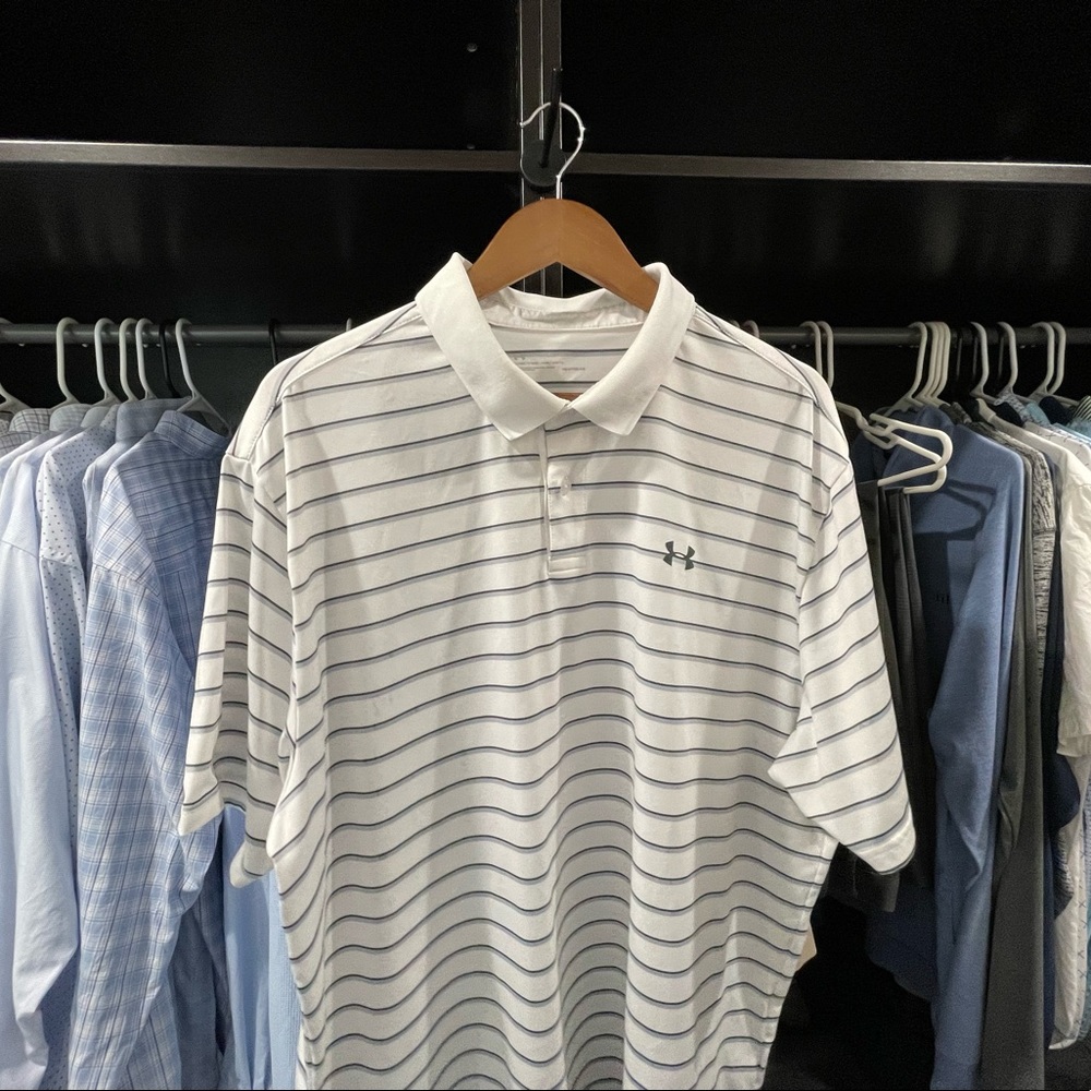 Mens white Under Armor polo shirt, in good condition.